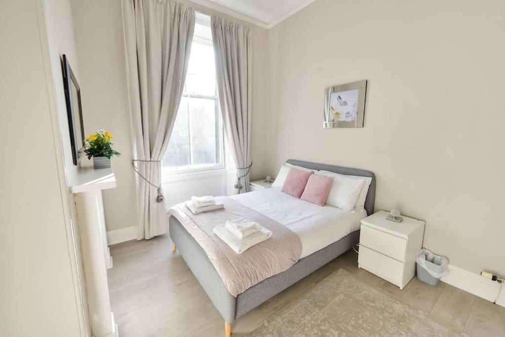 George IV Bridge - Superbly Located 3 Bedroom! Edinburgh Bagian luar foto