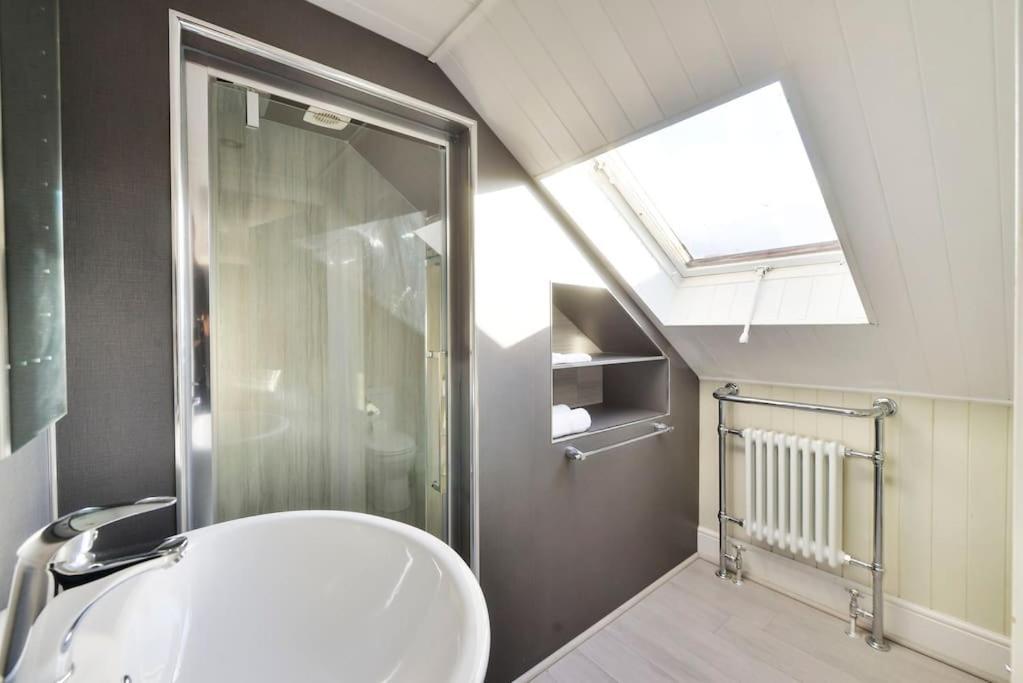 George IV Bridge - Superbly Located 3 Bedroom! Edinburgh Bagian luar foto