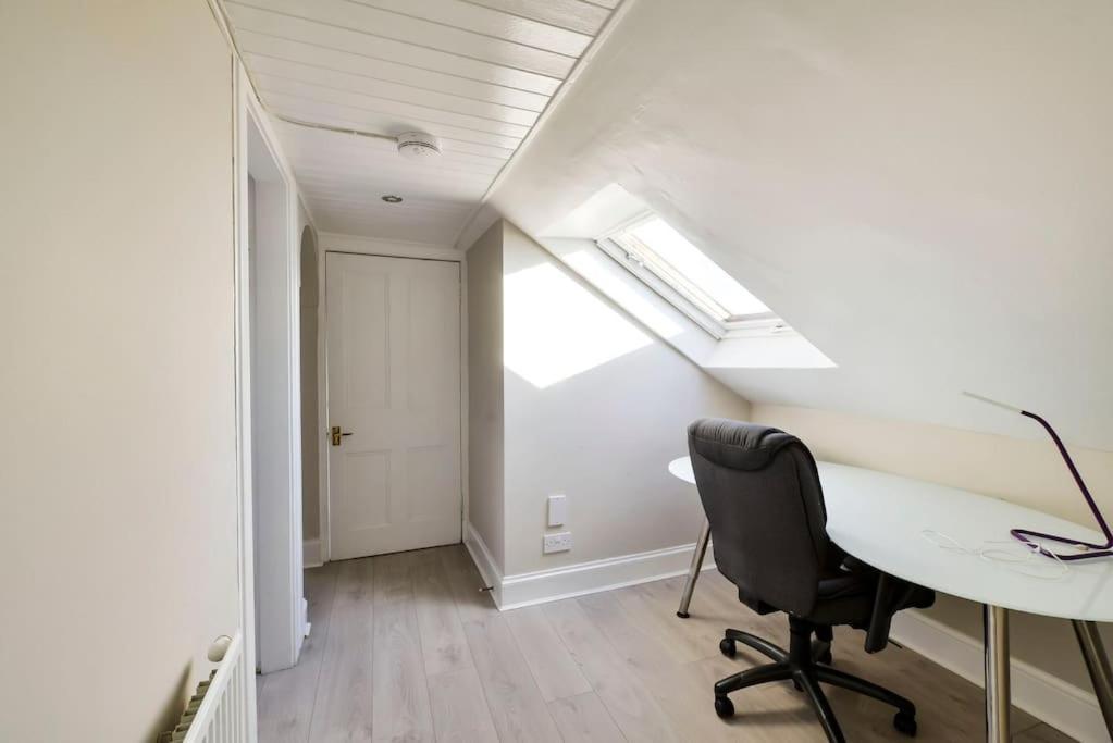 George IV Bridge - Superbly Located 3 Bedroom! Edinburgh Bagian luar foto