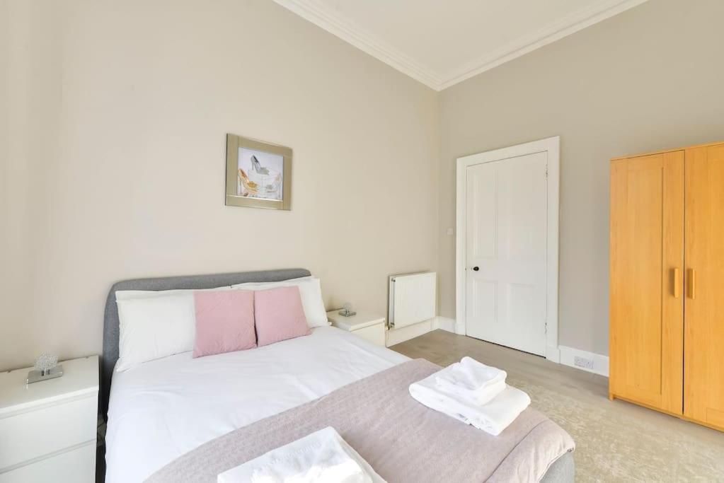 George IV Bridge - Superbly Located 3 Bedroom! Edinburgh Bagian luar foto