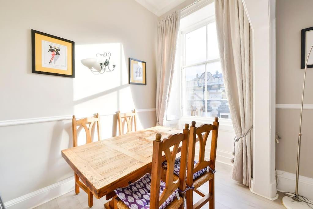 George IV Bridge - Superbly Located 3 Bedroom! Edinburgh Bagian luar foto