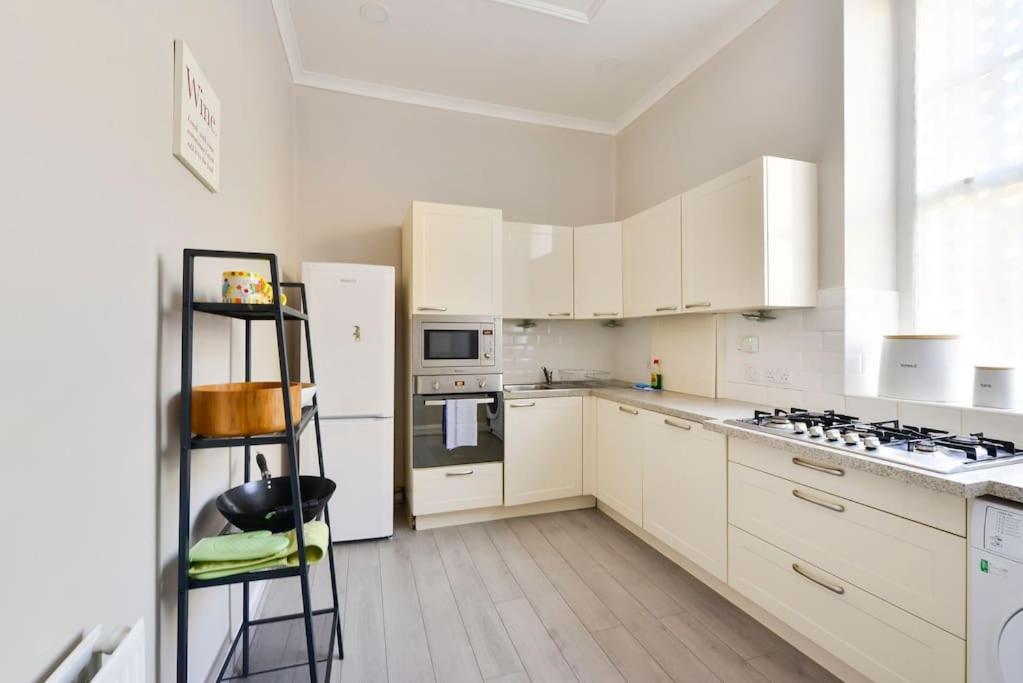 George IV Bridge - Superbly Located 3 Bedroom! Edinburgh Bagian luar foto
