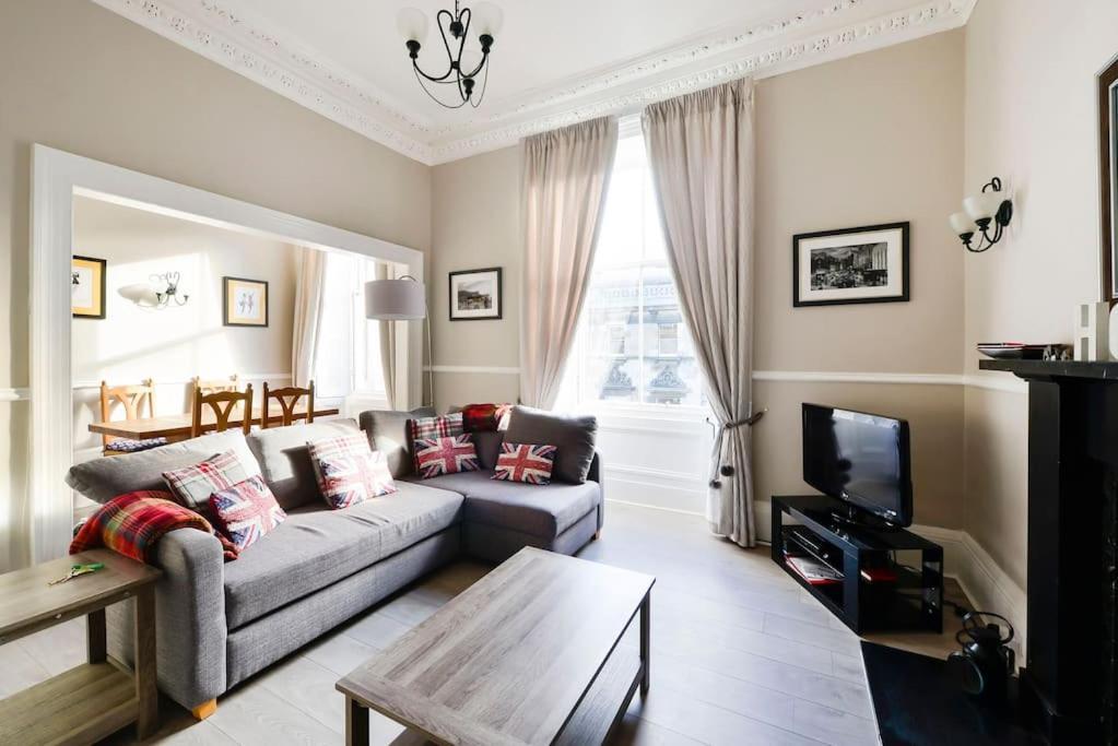 George IV Bridge - Superbly Located 3 Bedroom! Edinburgh Bagian luar foto